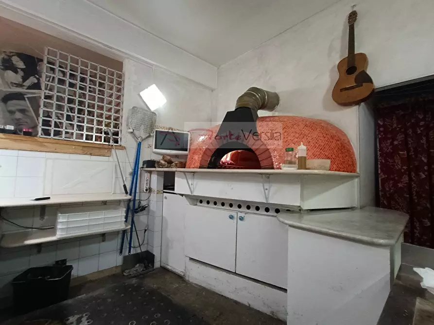 Immagine 12 di Attività commerciale in vendita  a Forte Dei Marmi