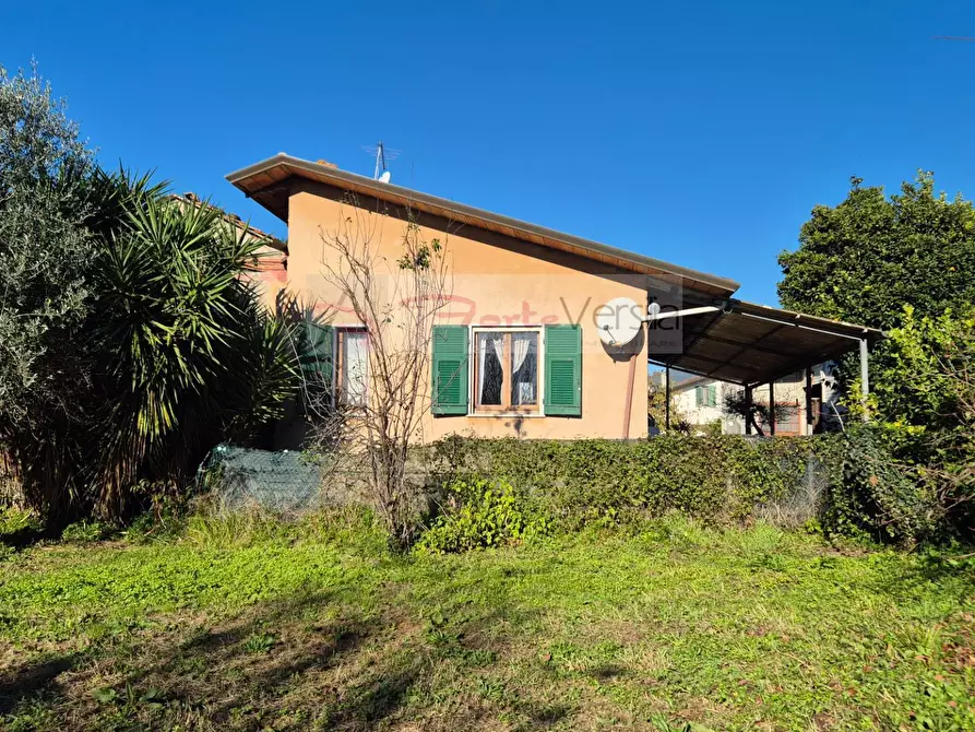 casa indipendente in vendita a Massa