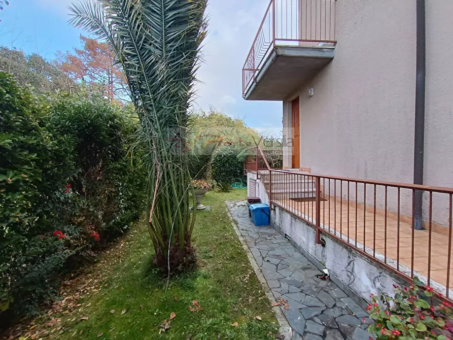 Immagine 22 di Villetta a schiera in vendita  a Pietrasanta