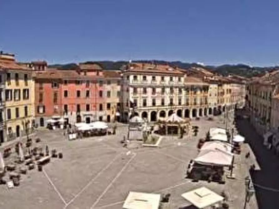 Immagine 8 di Ufficio in affitto  a Massa