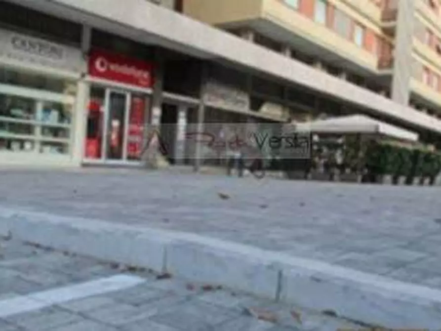 Immagine 5 di Ufficio in affitto  a Massa