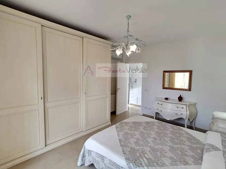 Immagine 26 di Villa in vendita  a Pietrasanta