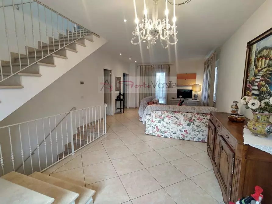 Immagine 9 di Villa in vendita  a Pietrasanta