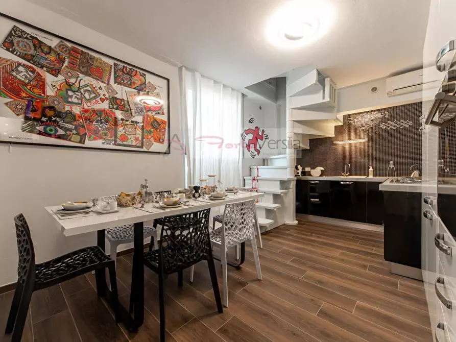 Immagine 1 di Appartamento in vendita  a Viareggio