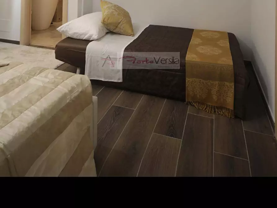 Immagine 10 di Appartamento in vendita  a Viareggio