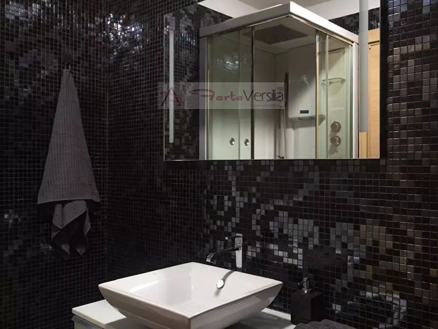 Immagine 15 di Appartamento in vendita  a Viareggio