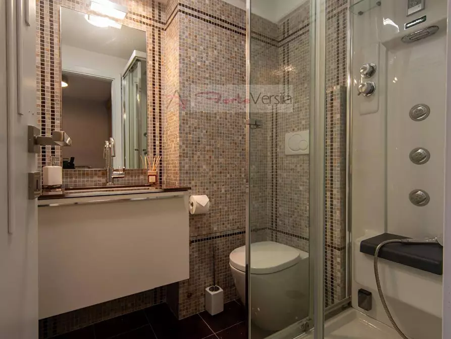 Immagine 28 di Appartamento in vendita  a Viareggio