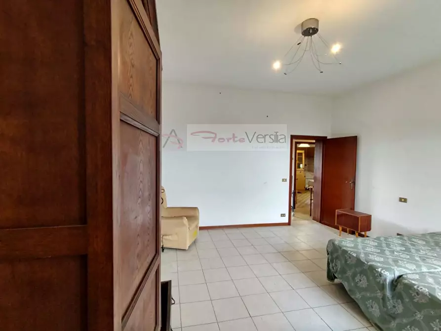 Immagine 21 di Villa in vendita  a Pietrasanta