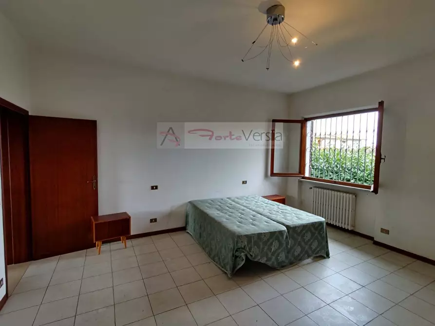 Immagine 23 di Villa in vendita  a Pietrasanta