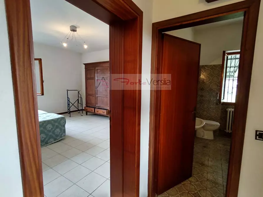 Immagine 15 di Villa in vendita  a Pietrasanta