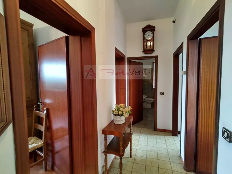 Immagine 9 di Villa in vendita  a Pietrasanta