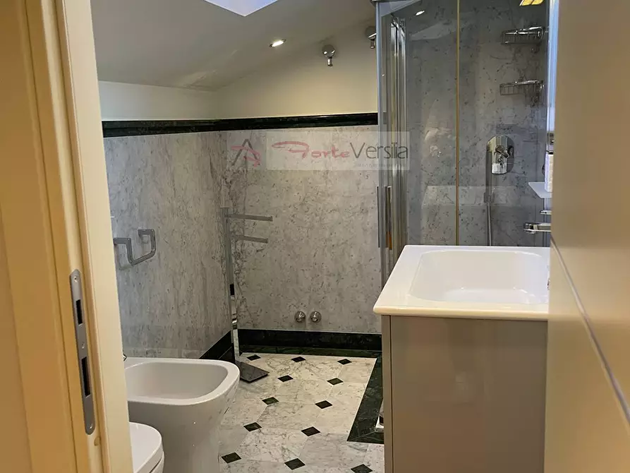 Immagine 25 di Casa semindipendente in vendita  a Viareggio