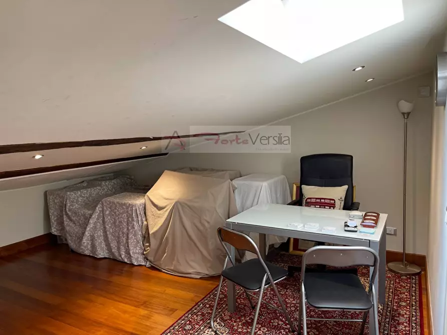 Immagine 19 di Casa semindipendente in vendita  a Viareggio