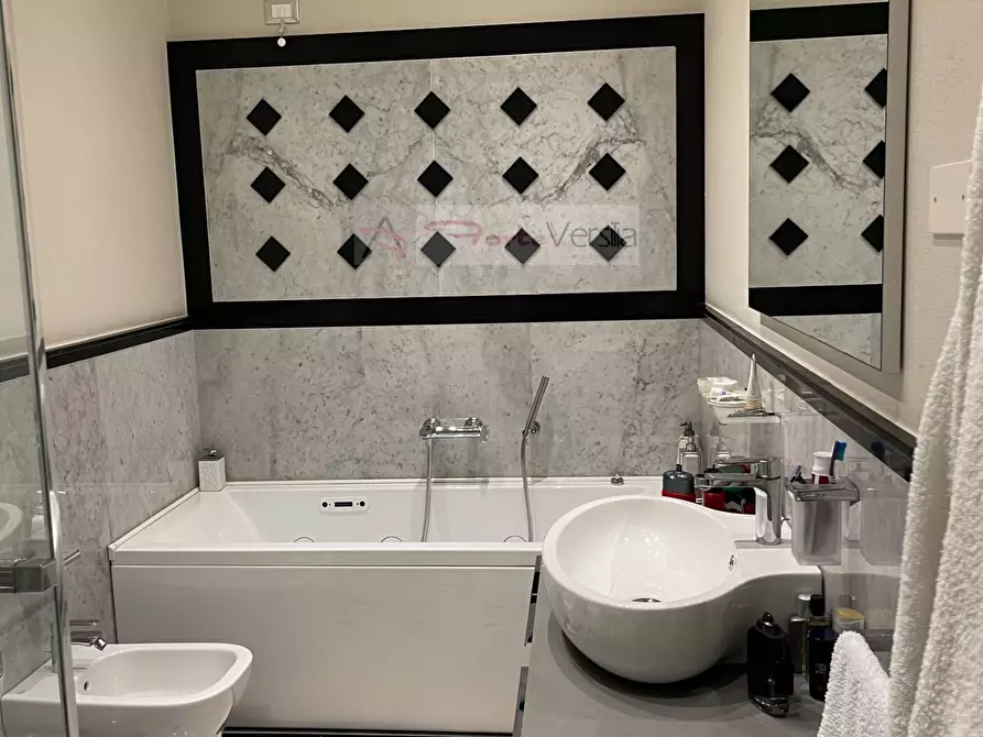 Immagine 15 di Casa semindipendente in vendita  a Viareggio