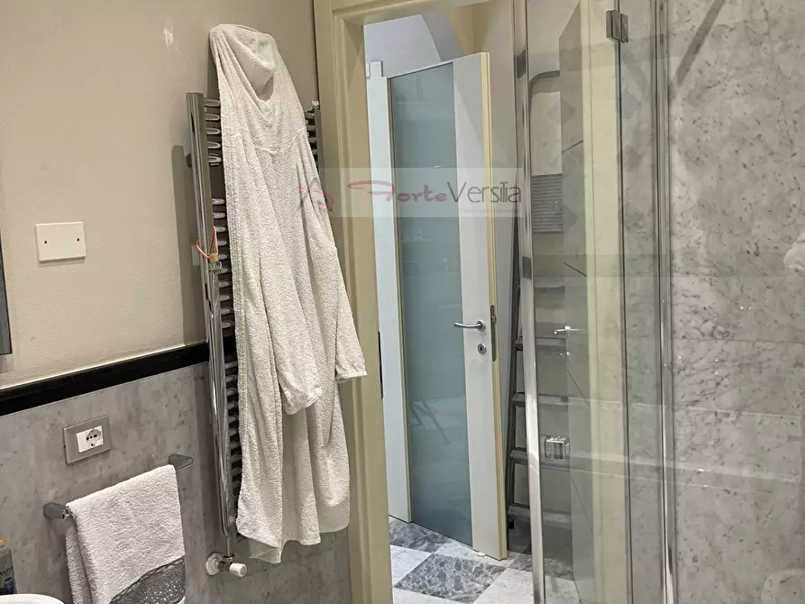 Immagine 17 di Casa semindipendente in vendita  a Viareggio