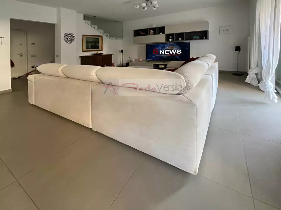 Immagine 4 di Villa in vendita  a Montignoso