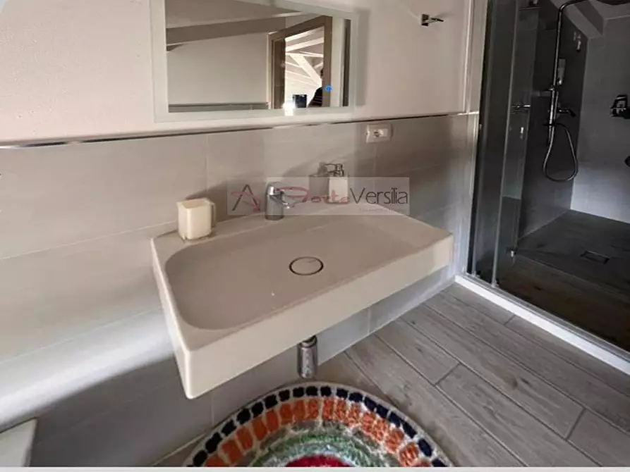 Immagine 18 di Villa in vendita  a Montignoso