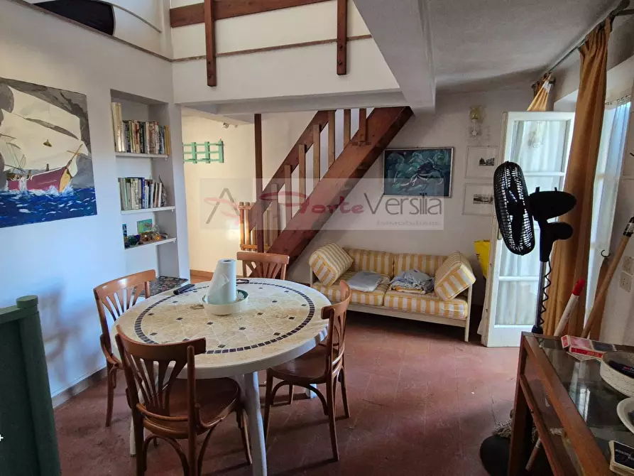 Immagine 2 di Villa in vendita  a Forte Dei Marmi