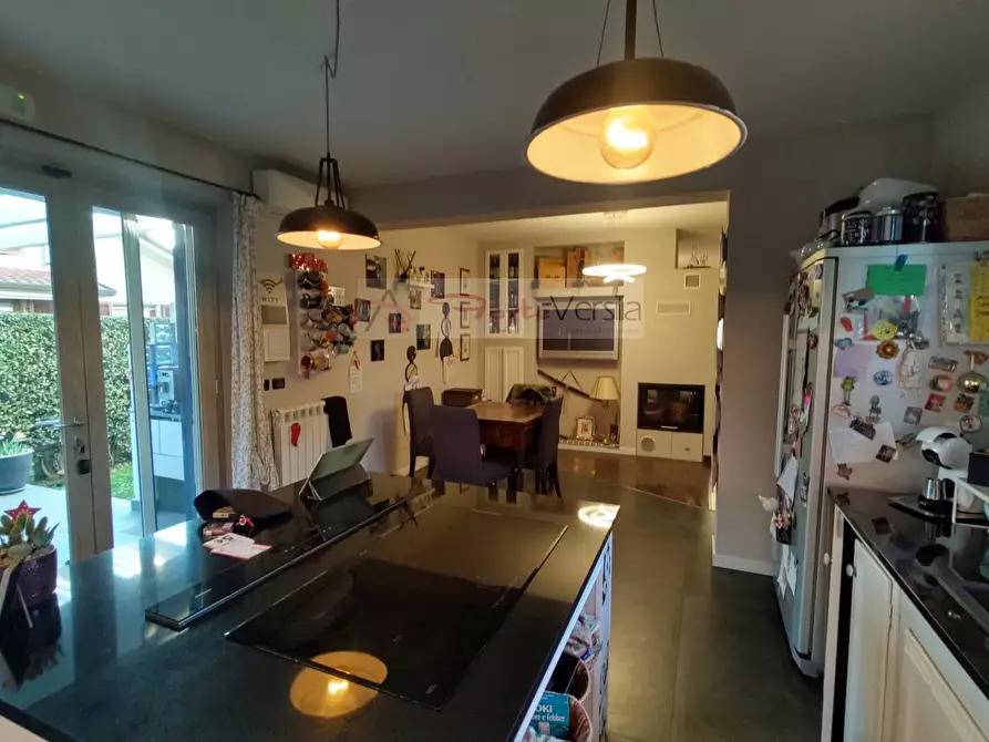 Immagine 2 di Casa indipendente in vendita  a Massarosa