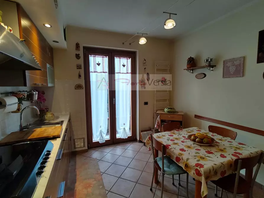 Immagine 10 di Villa in vendita  a Aulla