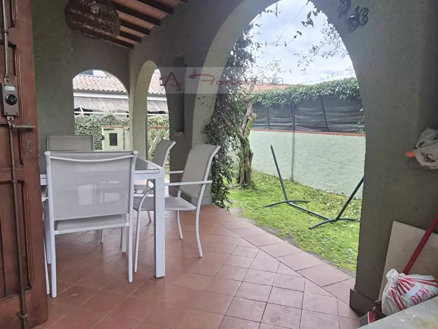 Immagine 1 di Villa in vendita  a Forte Dei Marmi