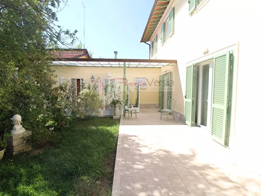 Immagine 6 di Villa in affitto  a Forte Dei Marmi