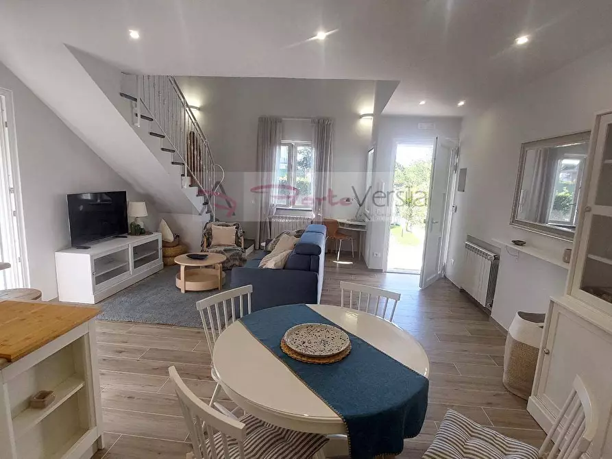 Immagine 2 di Villa in affitto  a Forte Dei Marmi