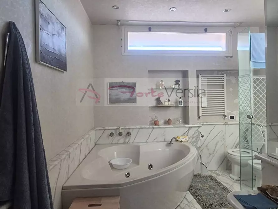 Immagine 22 di Attico in vendita  a Seravezza