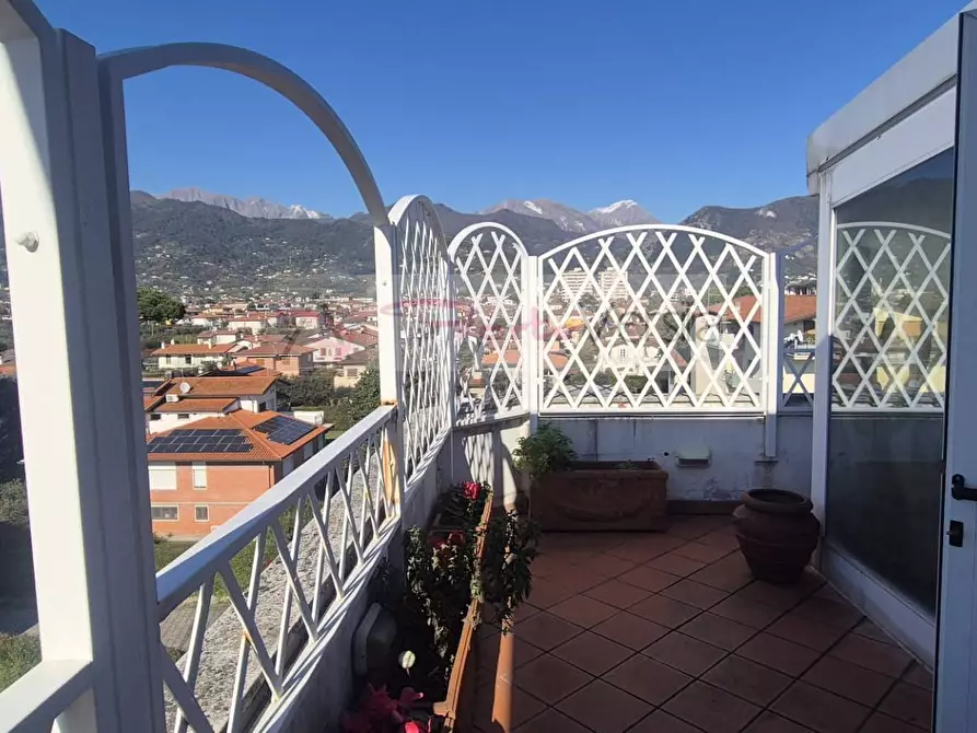 Immagine 24 di Attico in vendita  a Seravezza