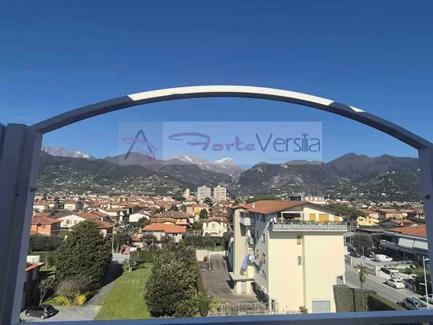 Immagine 26 di Attico in vendita  a Seravezza