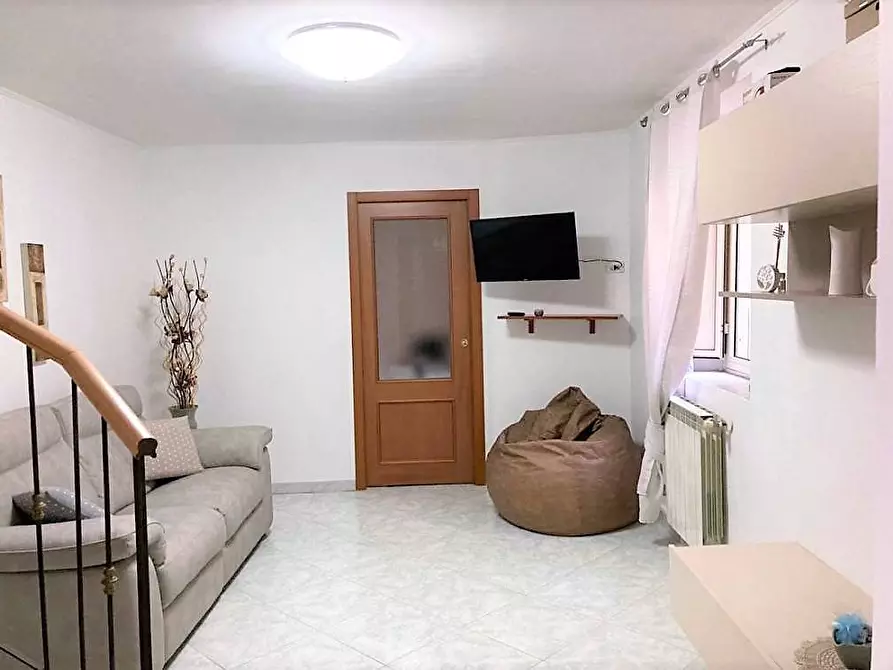 Immagine 1 di Appartamento in vendita  in Vico Dei Zuroli a Napoli