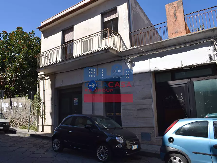 Immagine 15 di Locale commerciale in vendita  in via Garibaldi a Calatabiano