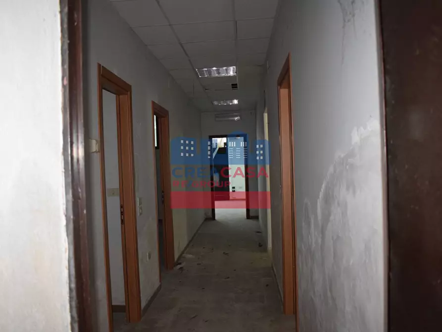 Immagine 11 di Locale commerciale in vendita  in via Garibaldi a Calatabiano