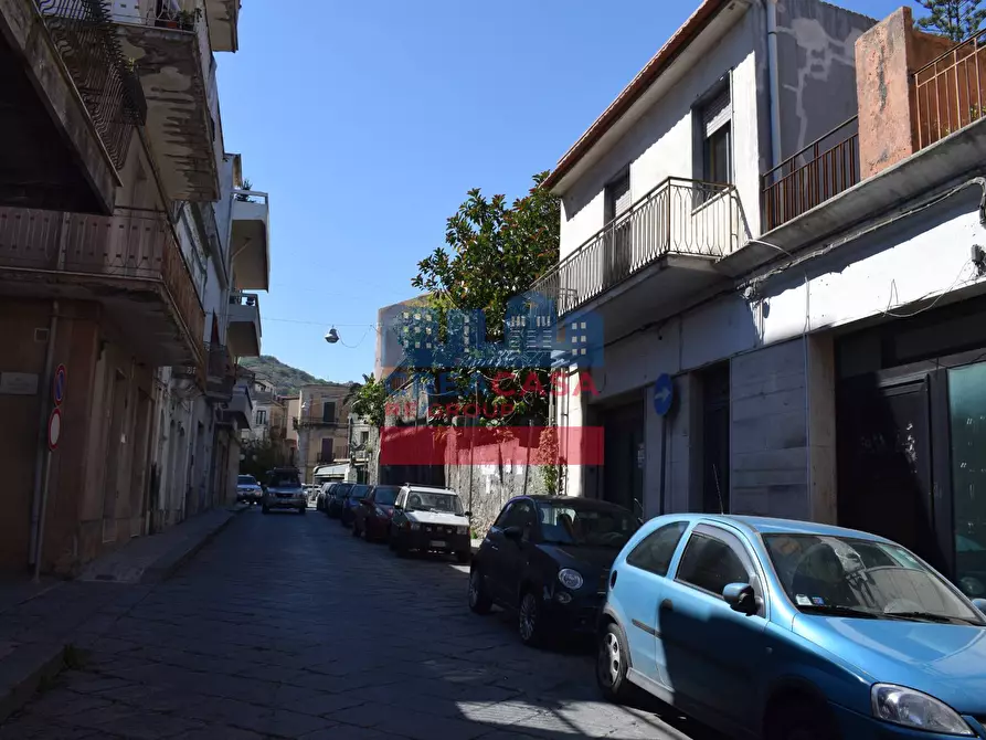 Immagine 17 di Locale commerciale in vendita  in via Garibaldi a Calatabiano