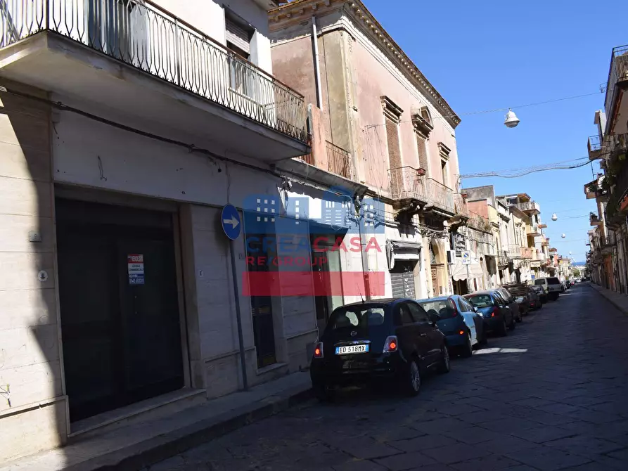 Immagine 18 di Locale commerciale in vendita  in via Garibaldi a Calatabiano