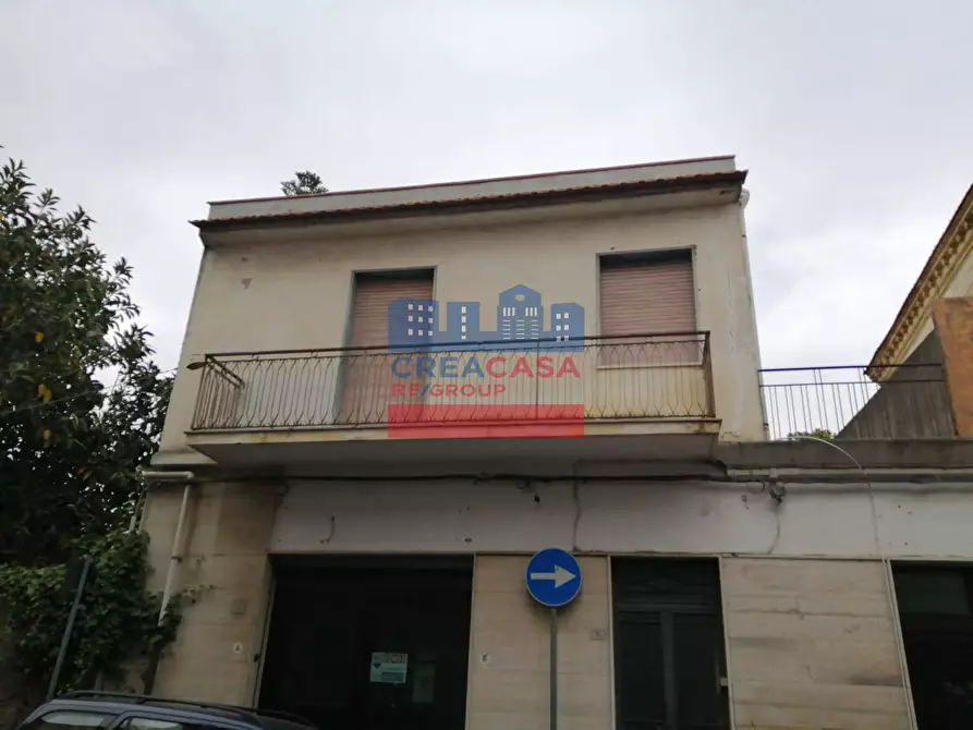 Immagine 19 di Locale commerciale in vendita  in via Garibaldi a Calatabiano