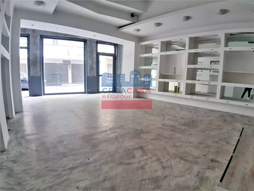 Immagine 6 di Locale commerciale in vendita  in Via Naxos a Giardini-Naxos