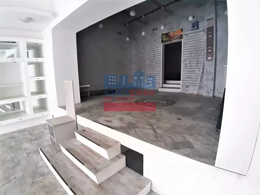 Immagine 7 di Locale commerciale in vendita  in Via Naxos a Giardini-Naxos