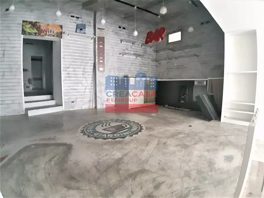 Immagine 8 di Locale commerciale in vendita  in Via Naxos a Giardini-Naxos