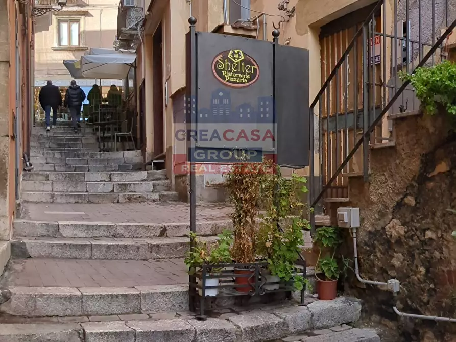 Immagine 1 di Locale commerciale in vendita  in via Fratelli Bandiera a Taormina