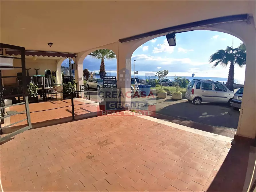 Immagine 8 di Locale commerciale in vendita  in Naxos a Giardini-Naxos