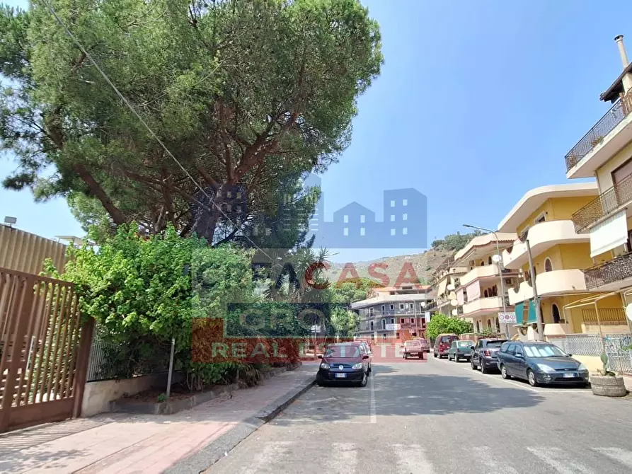 Immagine 11 di Appartamento in vendita  in via Erice a Giardini-Naxos