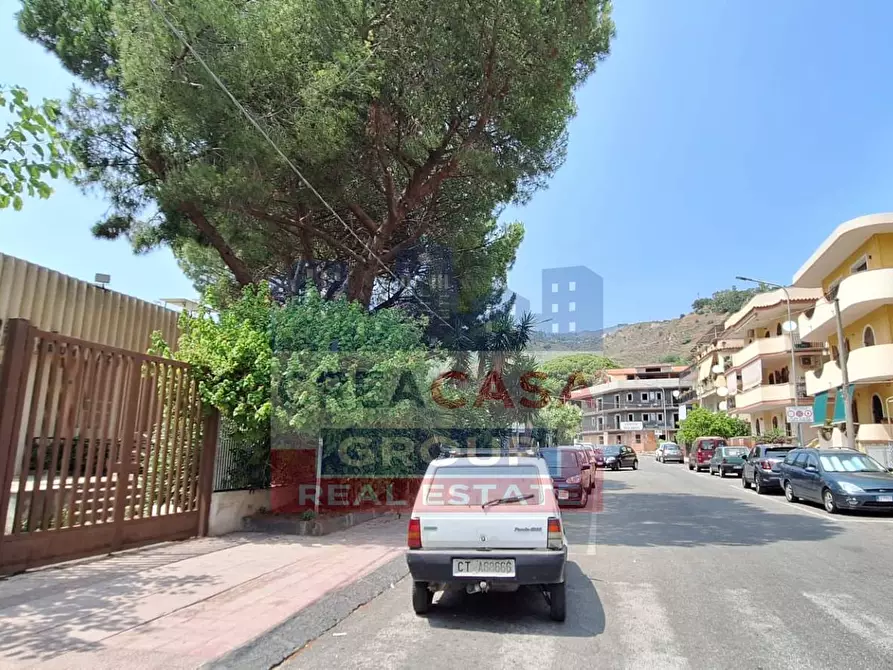 Immagine 13 di Appartamento in vendita  in via Erice a Giardini-Naxos