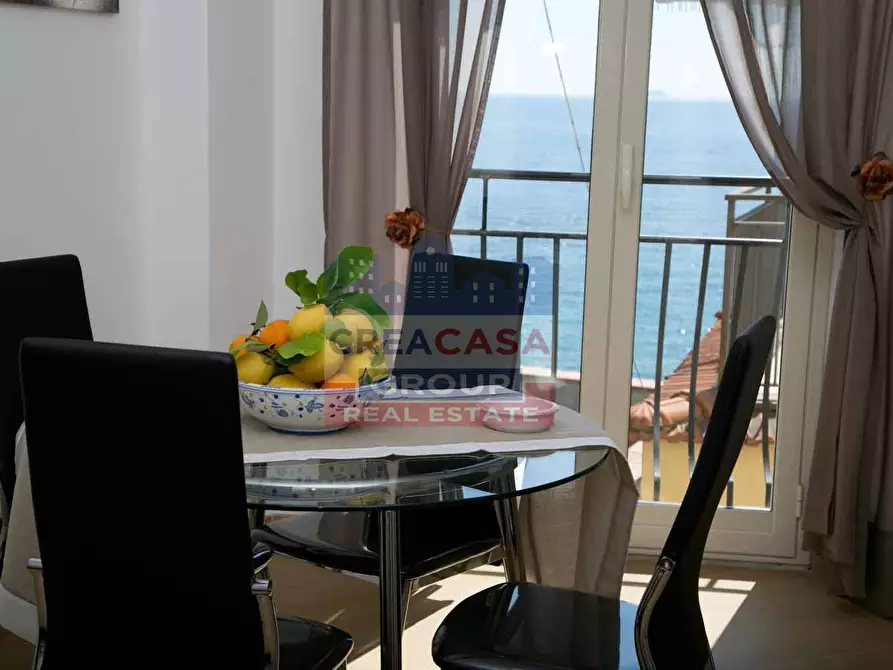 Immagine 3 di Appartamento in vendita  in via Vittorio Emanuele a Giardini-Naxos