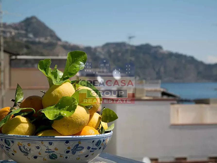 Immagine 9 di Appartamento in vendita  in via Vittorio Emanuele a Giardini-Naxos