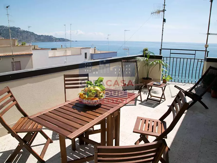 Immagine 2 di Appartamento in vendita  in via Vittorio Emanuele a Giardini-Naxos