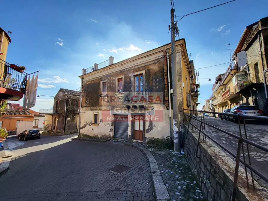 Immagine 1 di Palazzo in vendita  in Via mangani soprani a Piedimonte Etneo