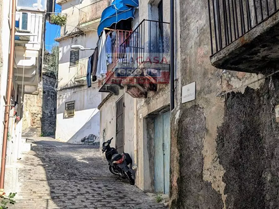 Immagine 1 di Palazzo in vendita  in Falde del castello a Calatabiano