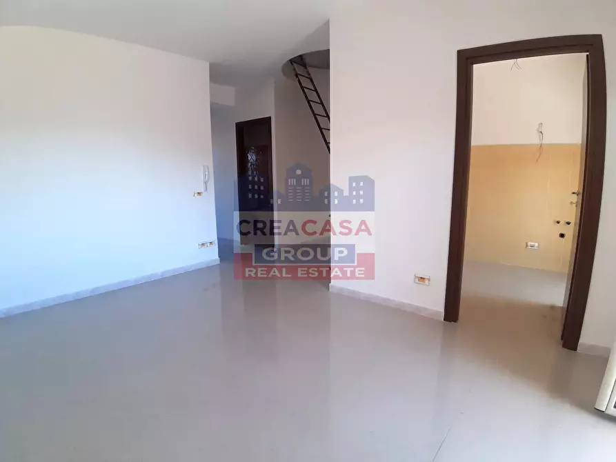 Immagine 5 di Appartamento in vendita  in Via Dionisio a Giardini-Naxos