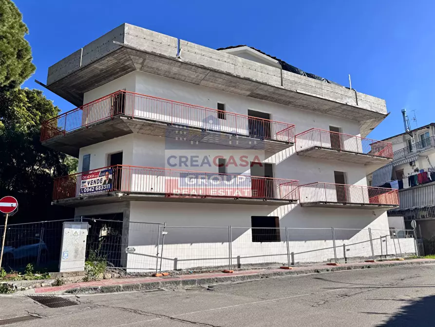 Immagine 5 di Appartamento in vendita  in Via Erice a Giardini-Naxos